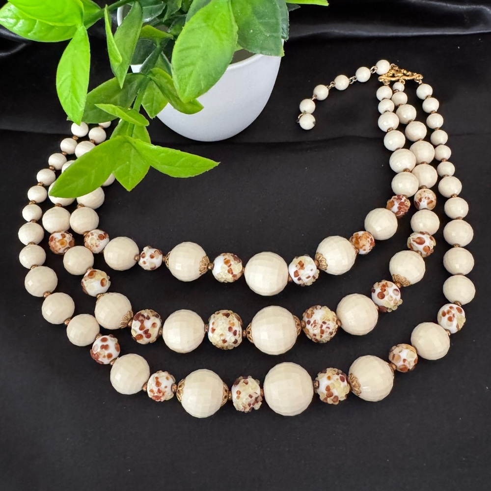 Elegant Cream Beaded Necklace